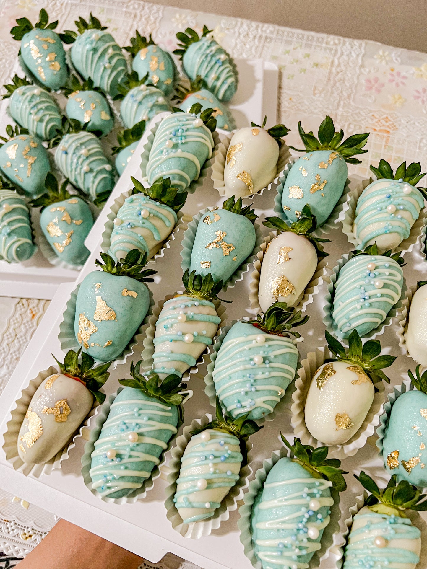 Chocolate-Covered Strawberries Set
